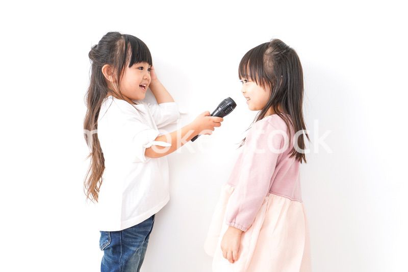 歌を歌う女の子たち