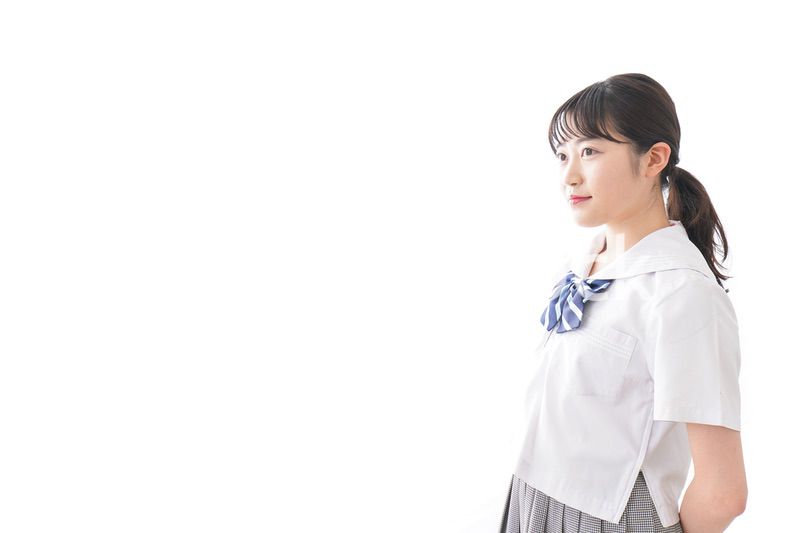 笑顔の若い学生