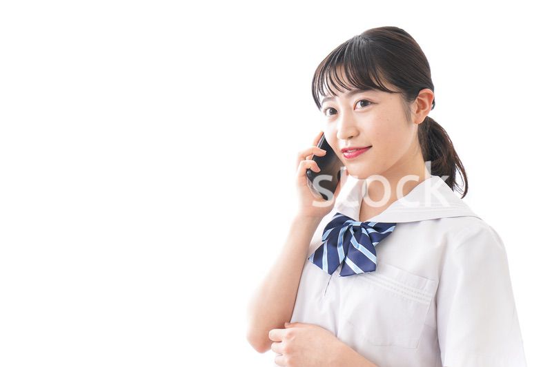 スマホを使う学生