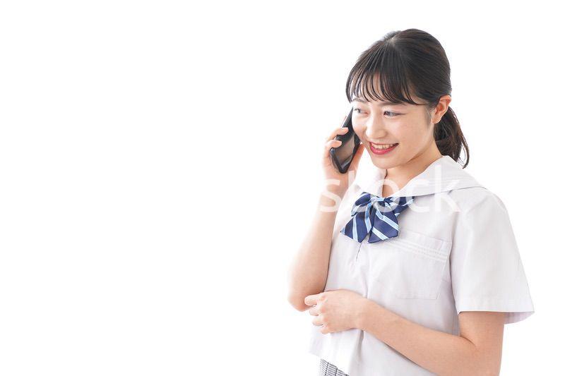 スマホを使う学生