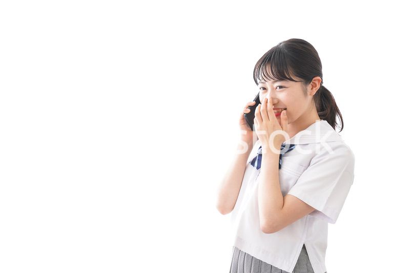 スマホを使う学生