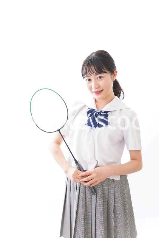 制服を着た笑顔の女子高校生