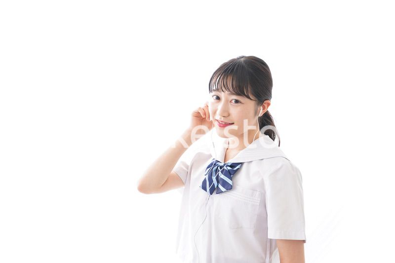 リスニング・音楽を聞く学生