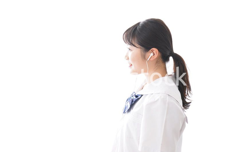 リスニング・音楽を聞く学生