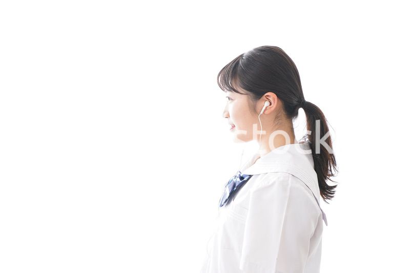 リスニング・音楽を聞く学生