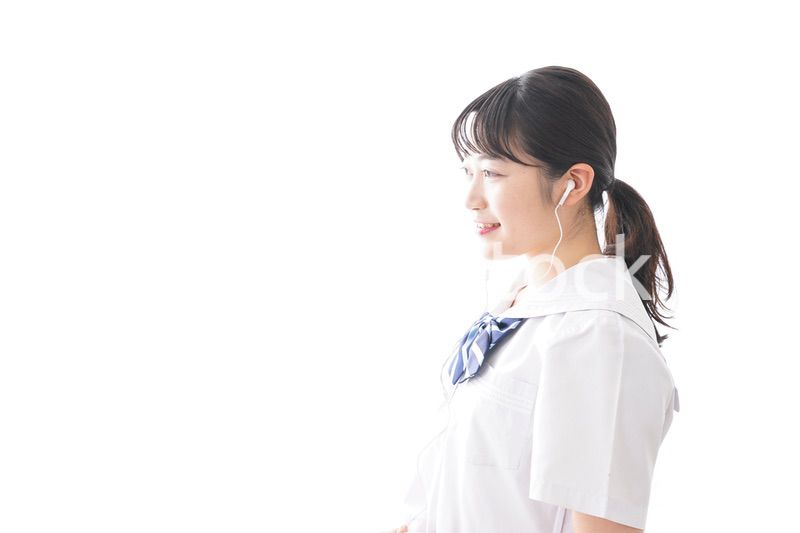 リスニング・音楽を聞く学生