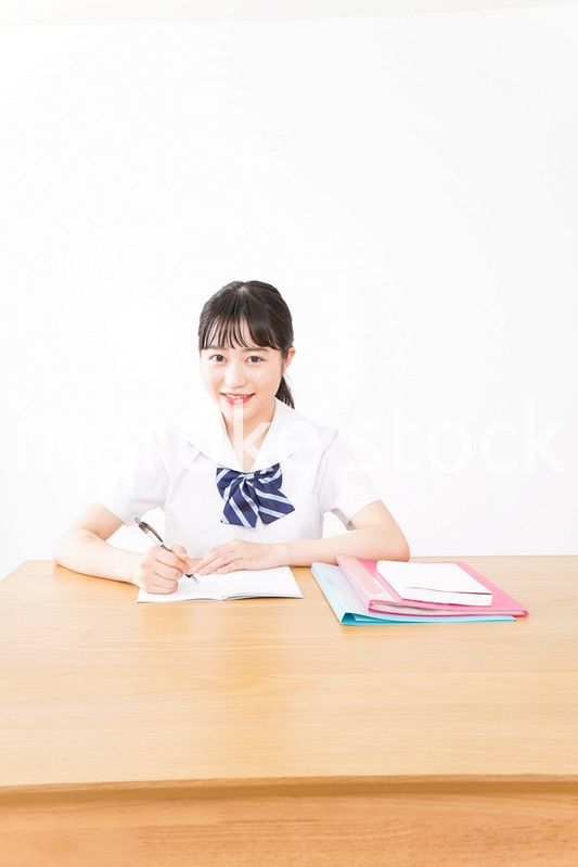 勉強をする学生