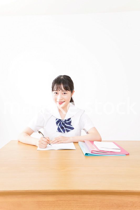 勉強をする学生