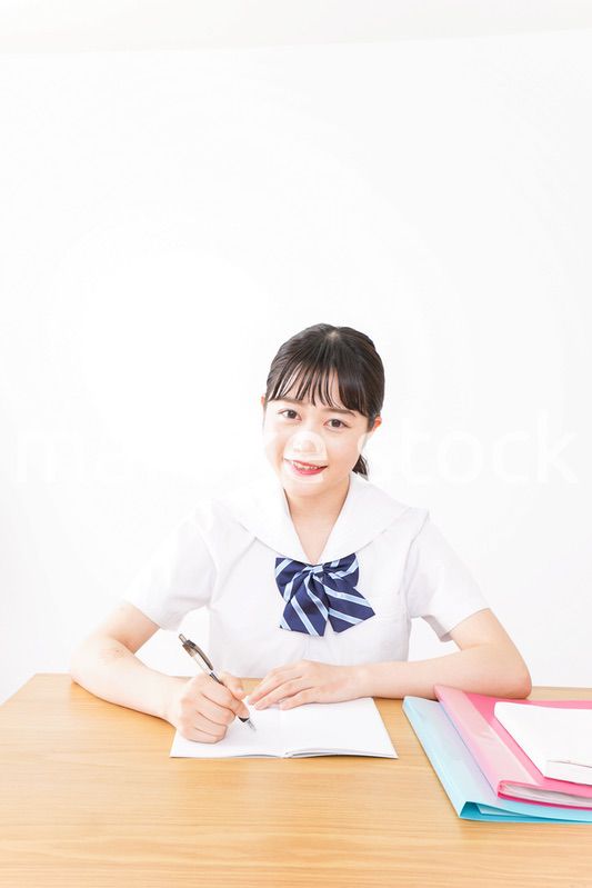 勉強をする学生