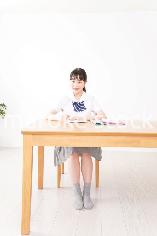 勉強をする学生