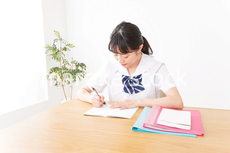 勉強をする学生