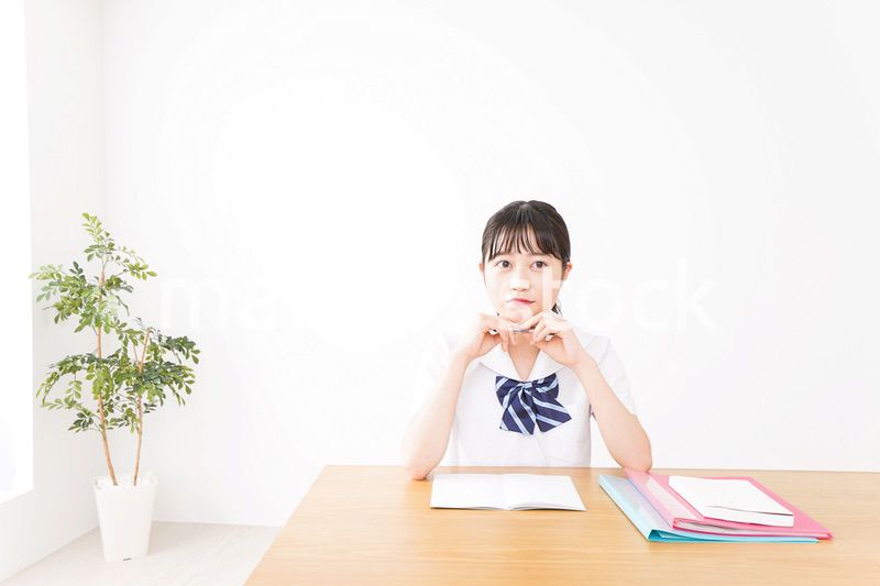 勉強をする学生