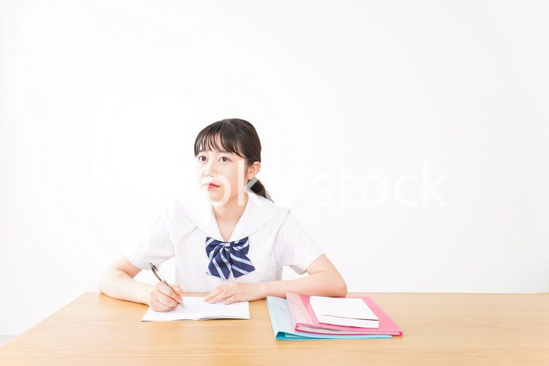 勉強をする学生