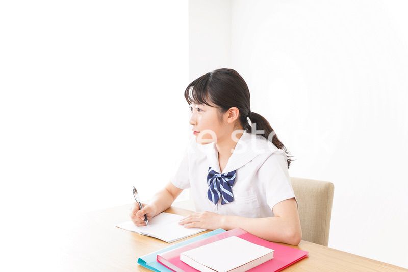 勉強をする学生