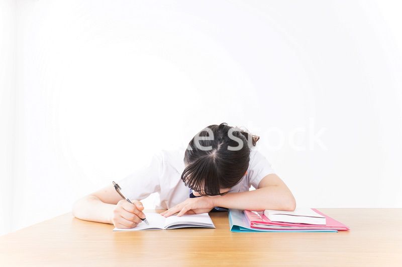 自習をする学生