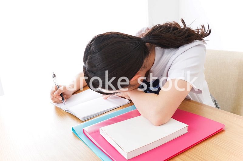 自習をする学生