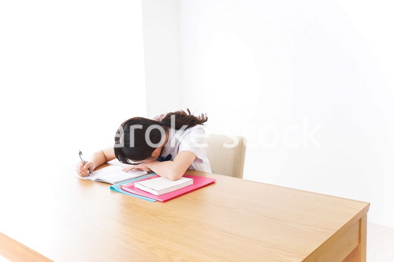 自習をする学生