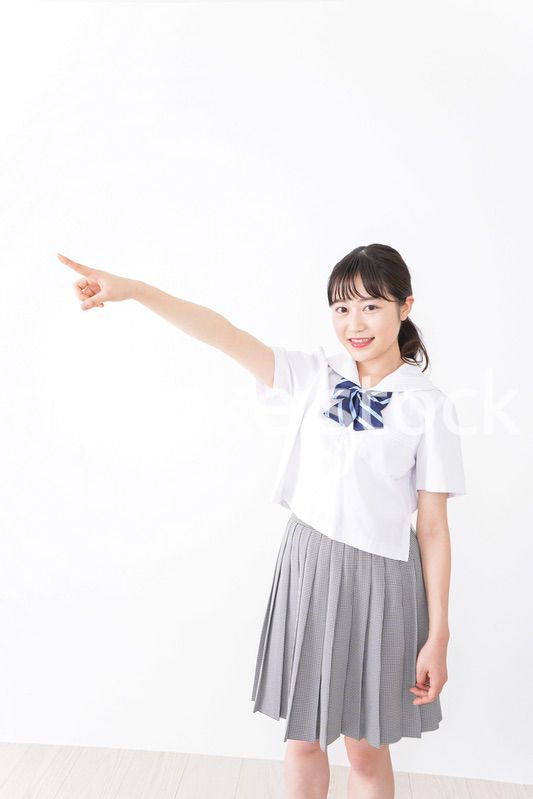 将来を指差す学生