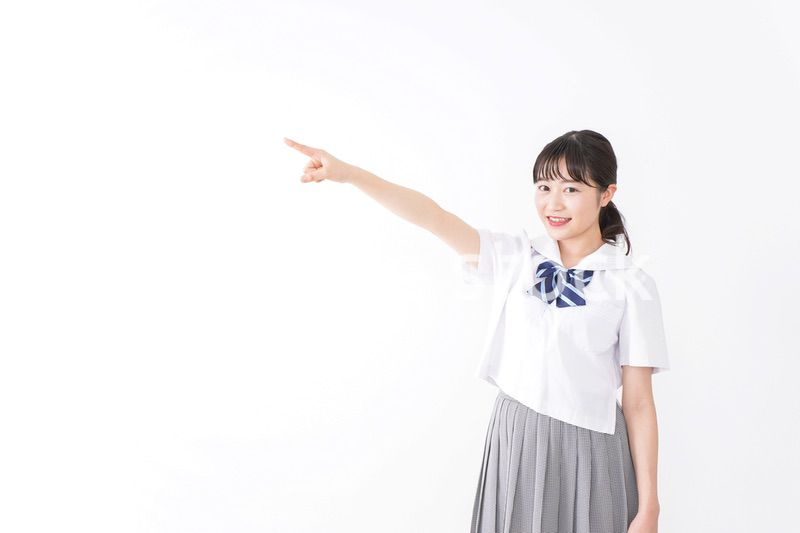 将来を指差す学生