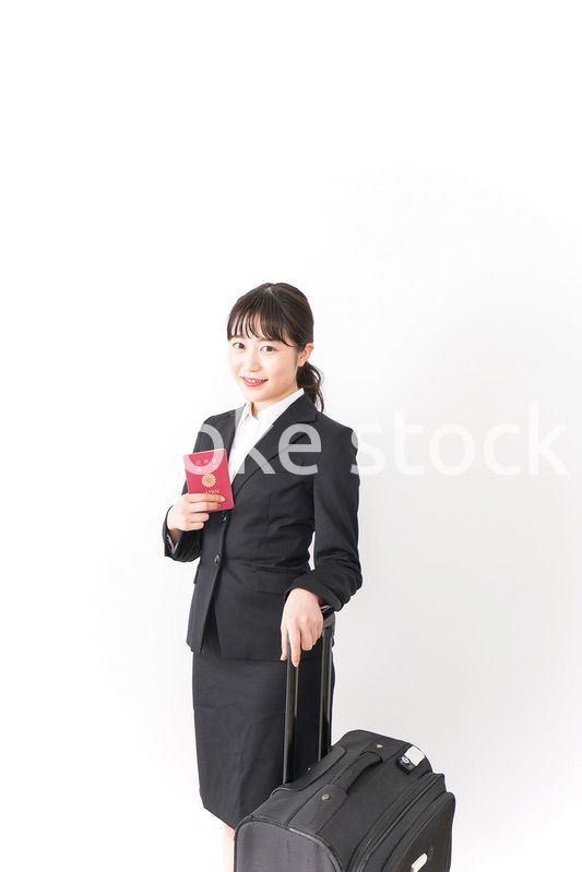 オフィスで働く若いビジネスウーマン