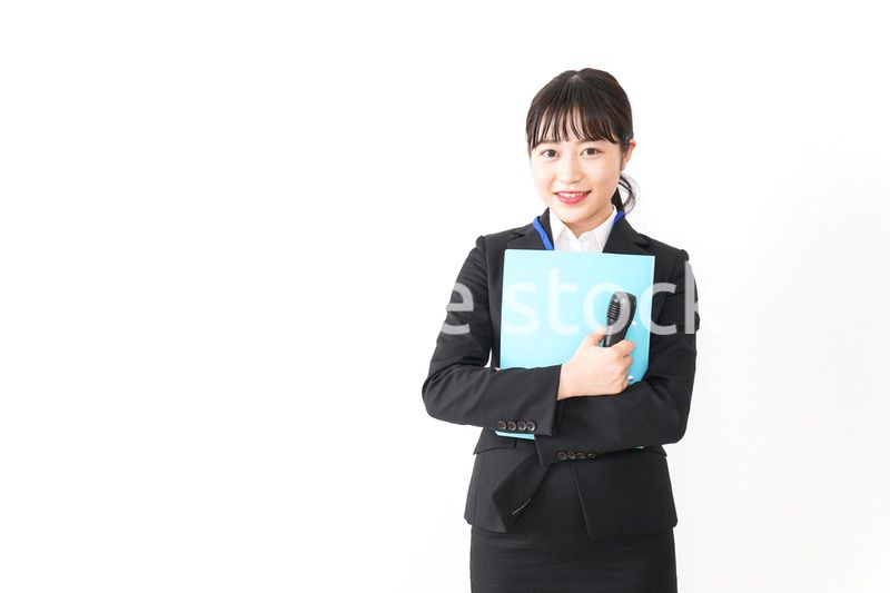 プレゼンテーションをする若いビジネスウーマン 営業イメージ