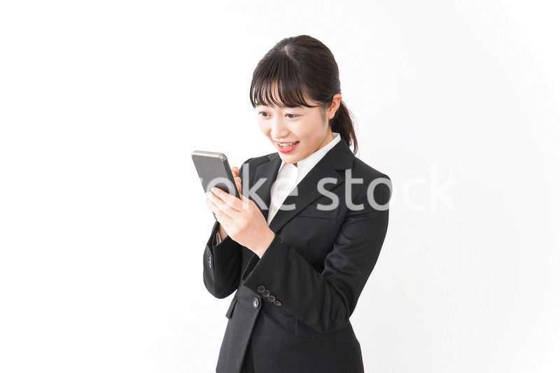 内定・合格を喜ぶ就活生