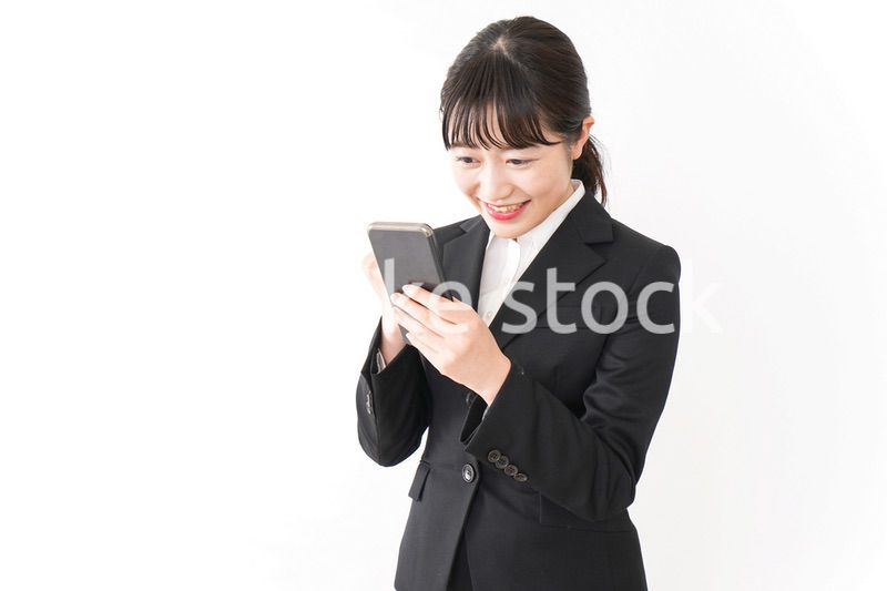 内定・合格を喜ぶ就活生