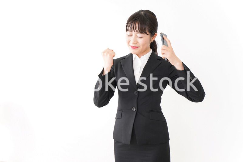 内定・合格を喜ぶ就活生