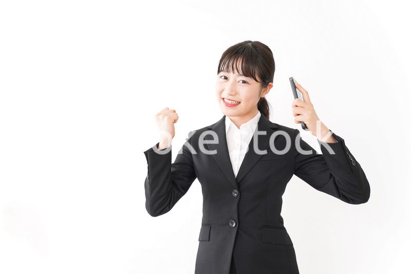 内定・合格を喜ぶ就活生