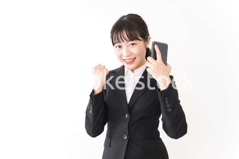 内定・合格を喜ぶ就活生