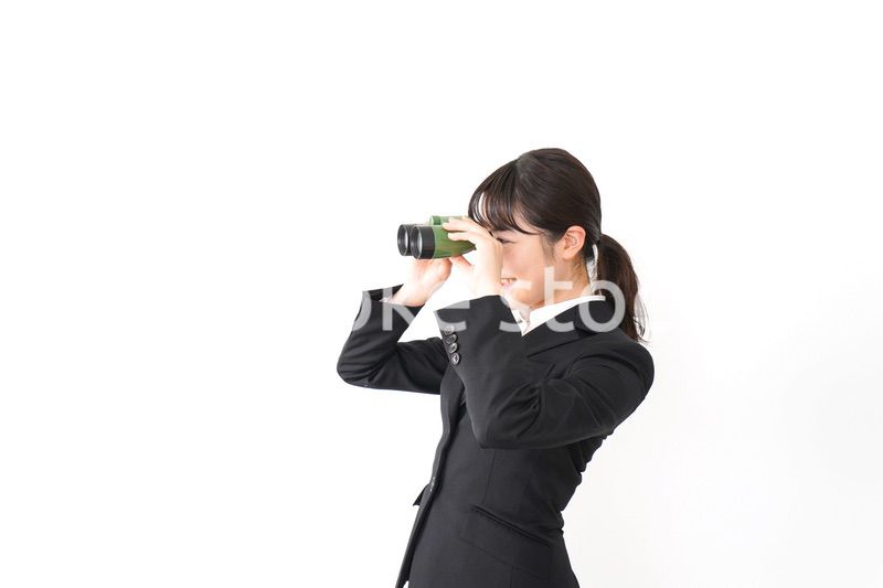 不正を見る若いビジネスウーマン