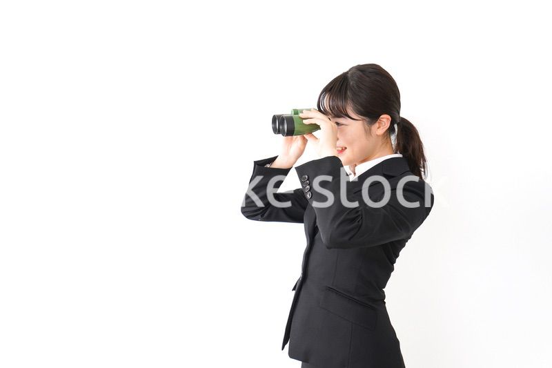 不正を見る若いビジネスウーマン