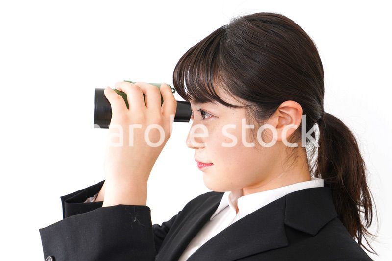 不正を見る若いビジネスウーマン