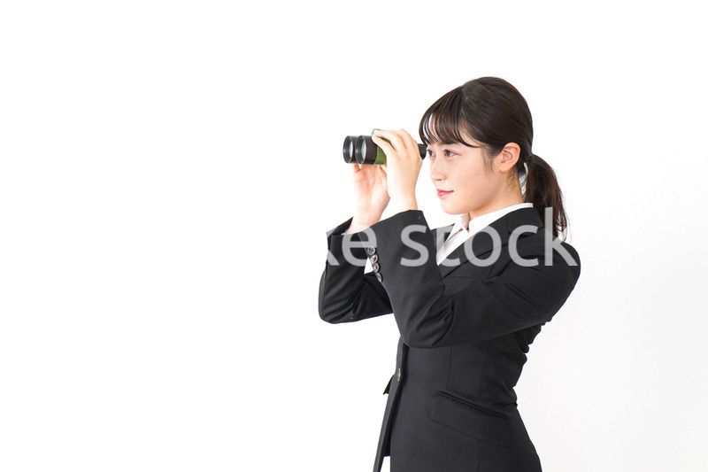 不正を見る若いビジネスウーマン