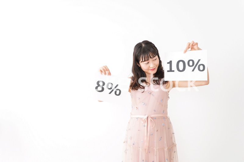 消費増税を心配する若い女性