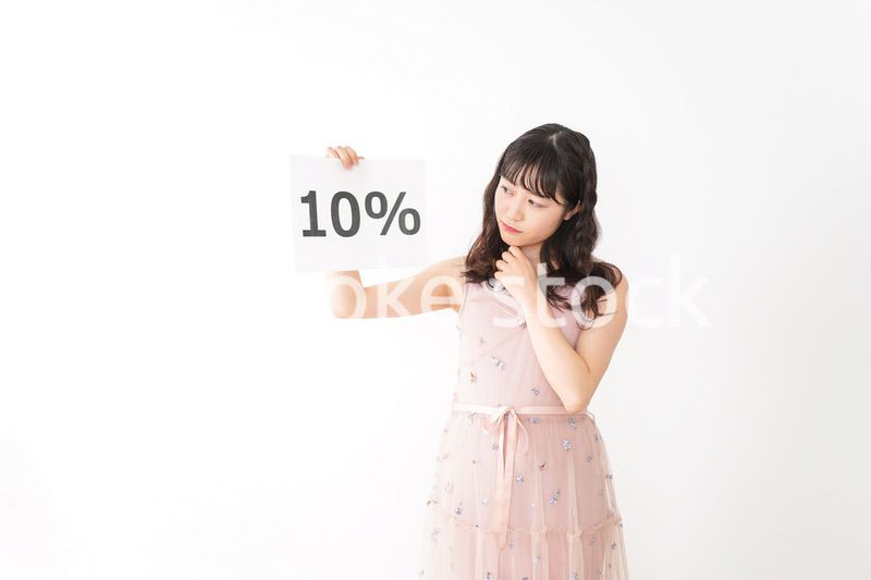 消費増税を心配する若い女性