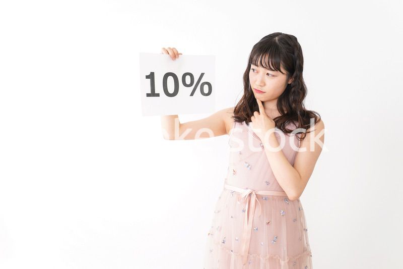 消費増税を心配する若い女性