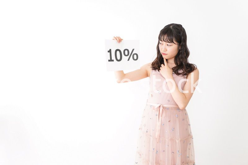 消費増税を心配する若い女性