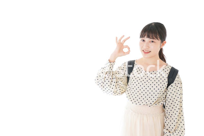 グッドサインをする笑顔の女子学生