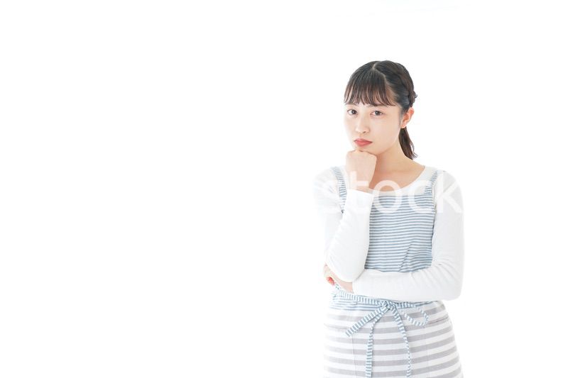 悩む若い主婦