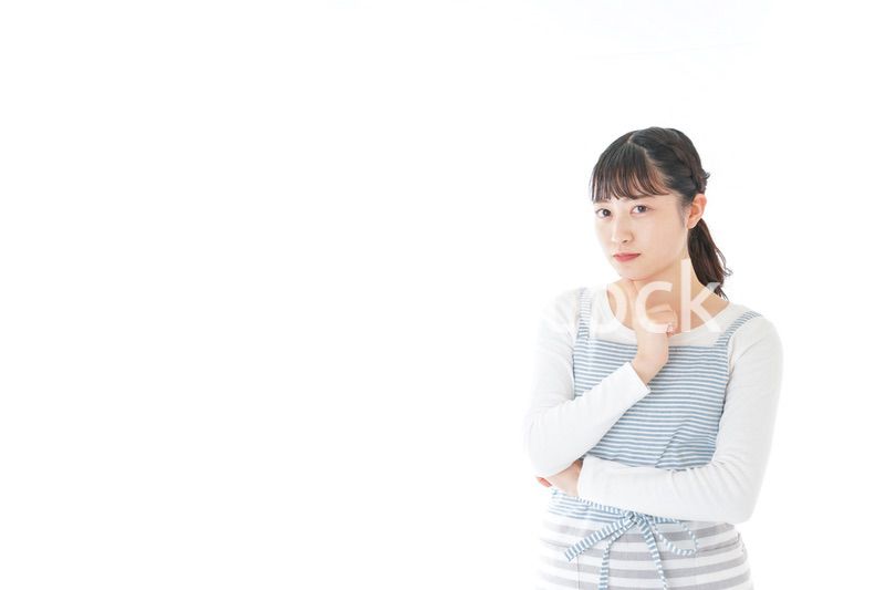 悩む若い主婦