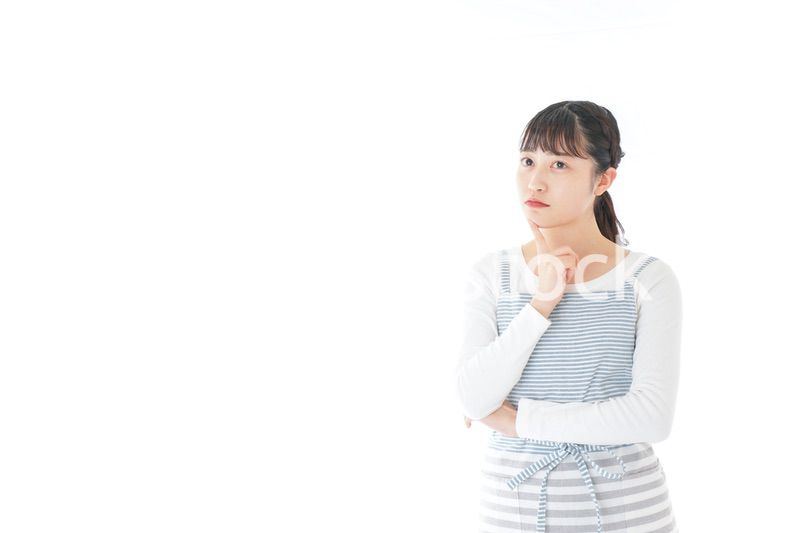 悩む若い主婦