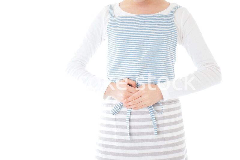 おじぎをする若い主婦