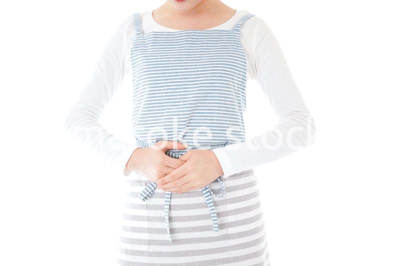 おじぎをする若い主婦