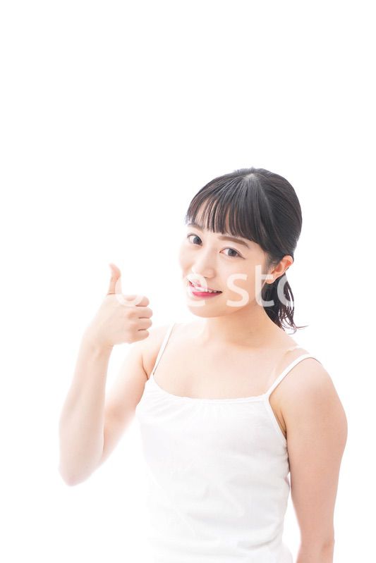 OKサインをするをする笑顔の若い女性