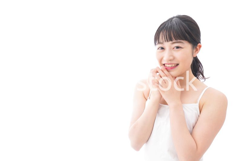 恋をする笑顔の若い女性