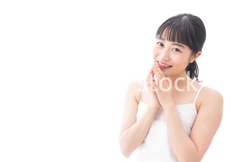 恋をする笑顔の若い女性