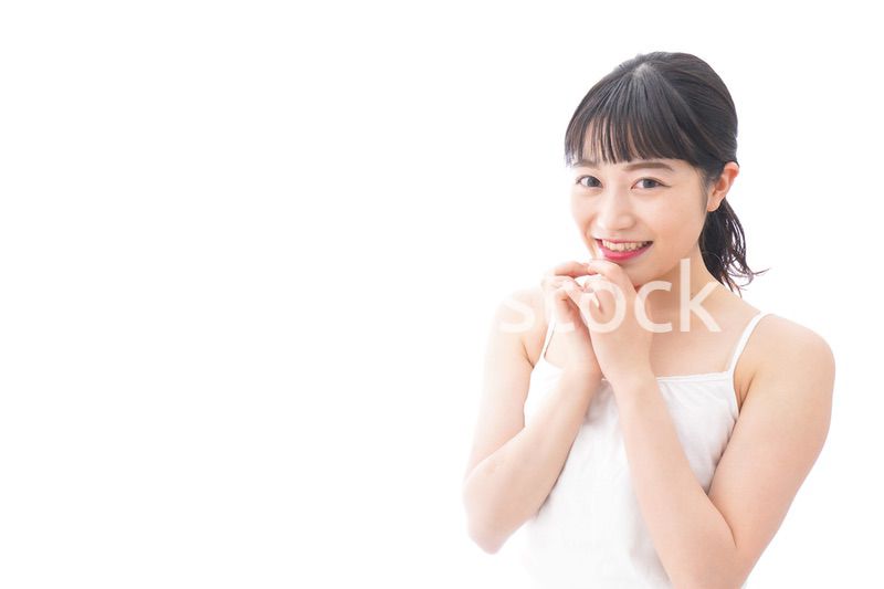 恋をする笑顔の若い女性