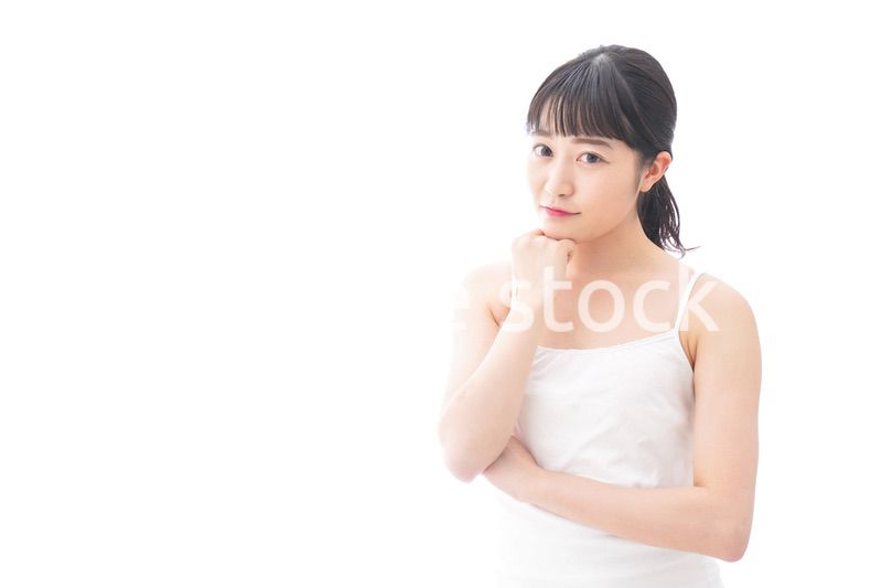 美容に悩む若い女性