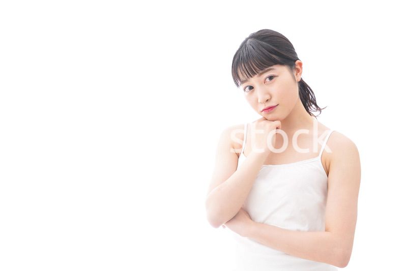 美容に悩む若い女性